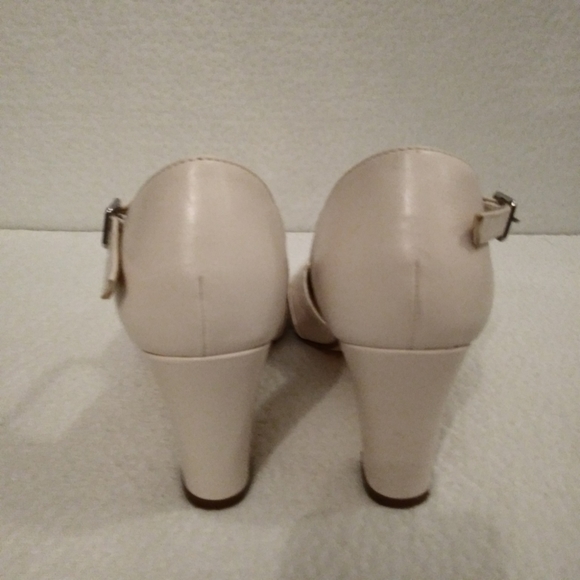 Shoes - Picture 4 of 6